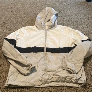 Lightweight Zip Up Windbreaker Jacket Size Medium in Like New Condition